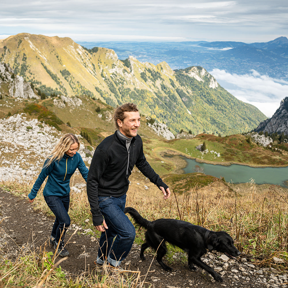 Isobaa | Womens 260 Merino Blend Grid Fleece (Petrol) | Stay warm and comfortable during your cold-weather activities with the 260 Merino Blend Grid Fleece Half Zip | Model: Estelle