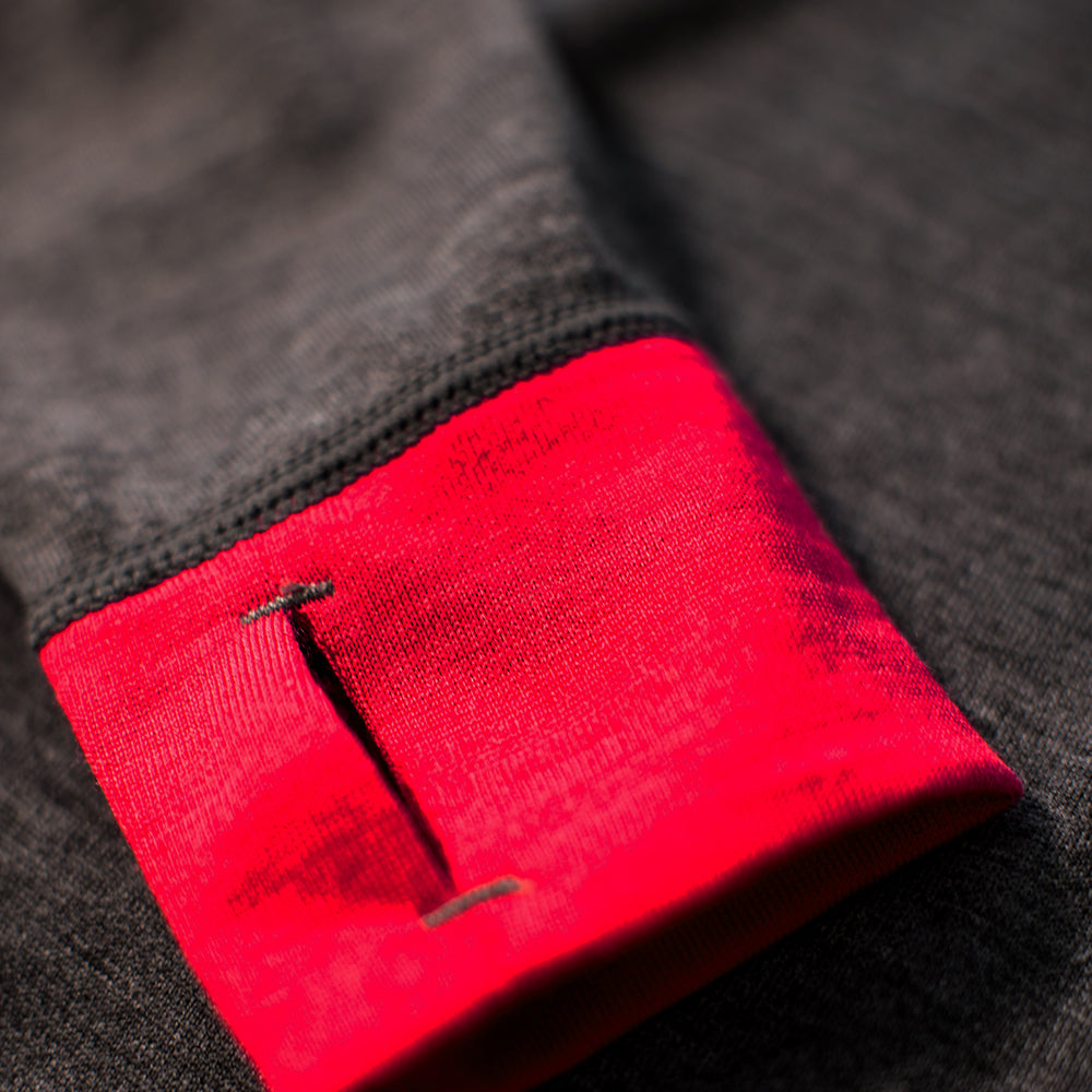 Isobaa | Junior Merino Blend 200 Long Sleeve Crew (Smoke/Fuchsia) | Your child's new favorite top: warm, breathable, and always comfortable thanks to Isobaa's Merino Wool blend.
