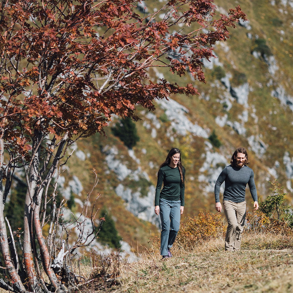 Isobaa | Womens Merino 180 Long Sleeve Crew (Forest) | Get outdoors with the ultimate Merino wool long-sleeve top. | Model: Jess
