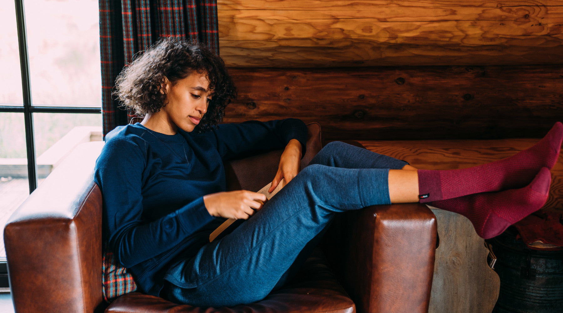 Isobaa Merino Womens 260 Lounge Joggers and 180 Long Sleeve Crew Top and Moss Stitch Socks