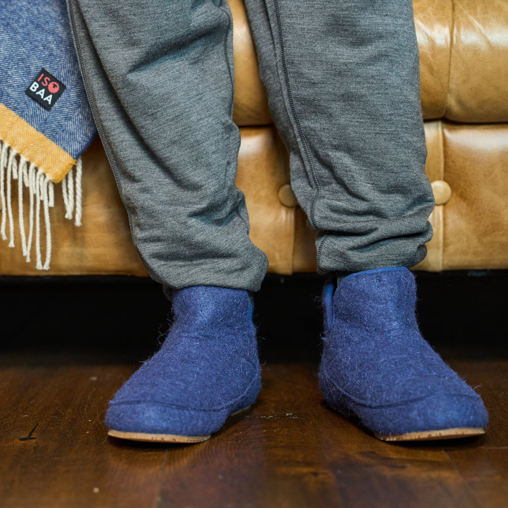Isobaa | Merino Blend Slipper Boots (Navy) | Relax in comfort in an optimal blend of merino & polyester, offering both cosy warmth and lasting durability.