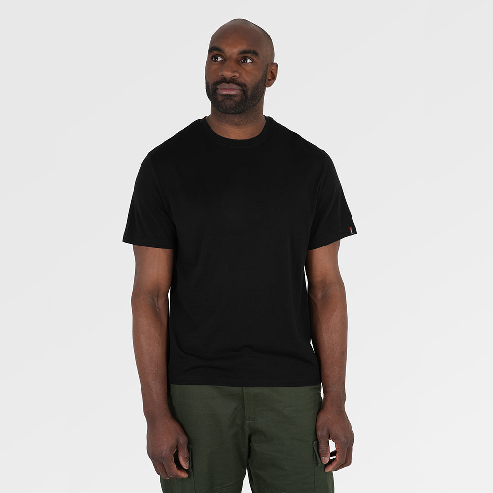 Mens Merino 150 Short Sleeve Relaxed Crew (Black) | Model: Michael