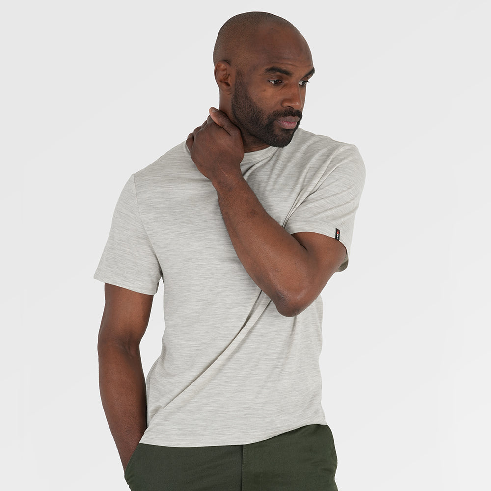 Mens Merino 150 Short Sleeve Relaxed Crew (Jute) | Model: Michael