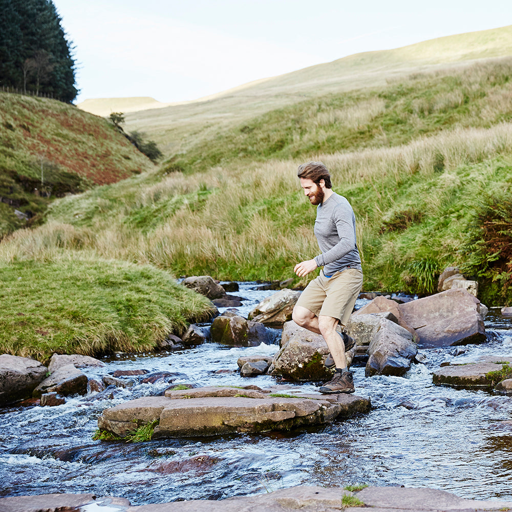 Isobaa | Mens Merino 180 Long Sleeve Crew (Charcoal) | Get outdoors with the ultimate Merino wool long-sleeve top. | Model: Craig