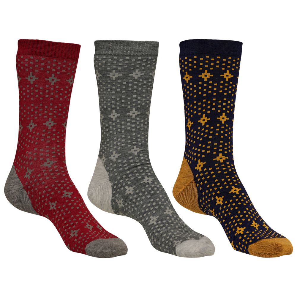 Isobaa | Merino Blend Festive Socks (3 Pack - Navy/Smoke/Red) | Festliche Füße garantiert! Vertreibe die Winterkälte mit Isobaa’s Merino-Mix Festtagssocken im 3er-Pack.
