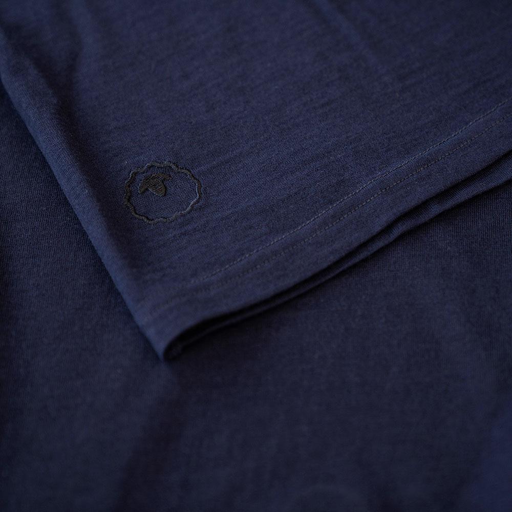 Isobaa | Womens Merino 150 V-Neck Tee (Navy) | Embark on new adventures with Isobaa's superfine Merino V-neck Tee.