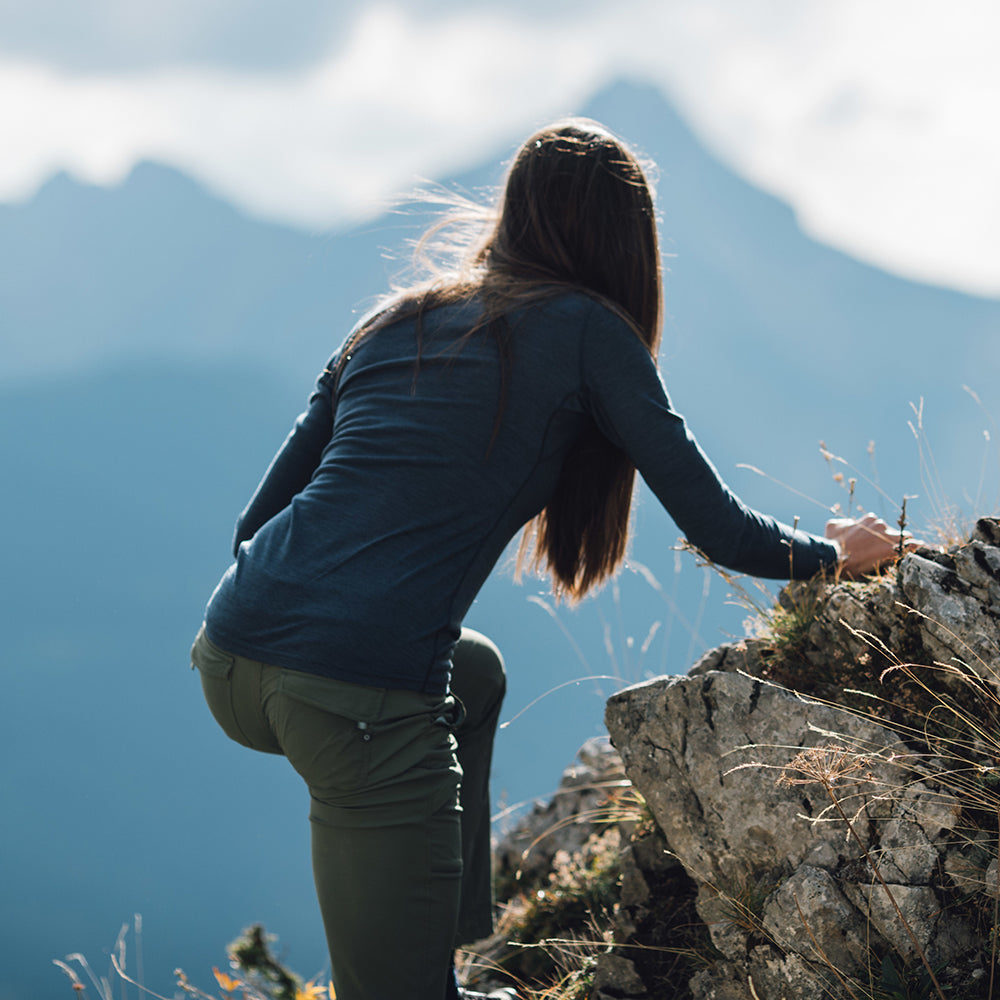 Isobaa | Womens Merino 180 Long Sleeve Crew (Denim) | Get outdoors with the ultimate Merino wool long-sleeve top. | Model: Jess